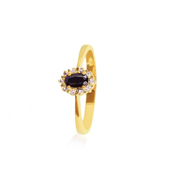 Ring i 8 kt. guld m. safir og 10 diamanter