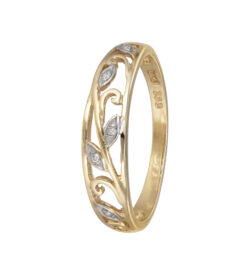 Ring i 8kt. guld m. 5 diamanter.